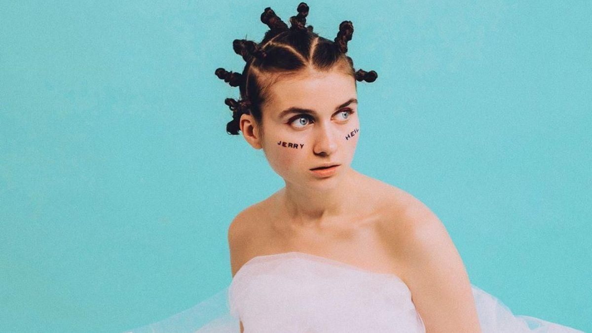 Jerry Heil представила новый клип со звуками чавканья и сёрбанья: видео Jerry Heil представила новый клип со звуками чавканья и сёрбанья: видео