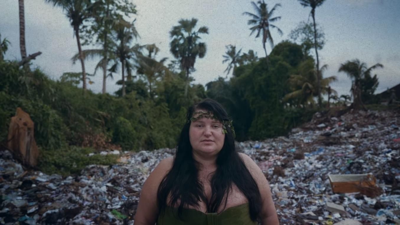 Тихо дети спят: Alyona Alyona выпустила клип о проблемах экологии, войны, изоляцию и бедность Тихо дети спят: Alyona Alyona выпустила клип о проблемах экологии, войны, изоляцию и бедность