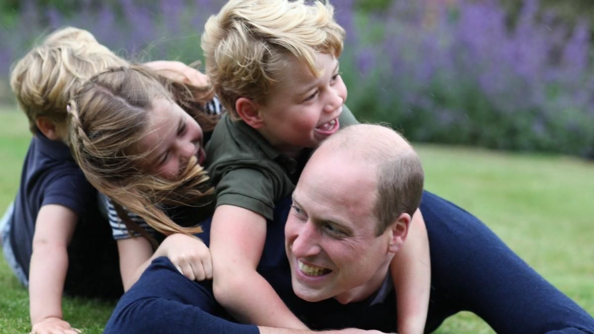Принц Уильям и Кейт Миддлтон опубликовали новые фото своего сына Джорджа