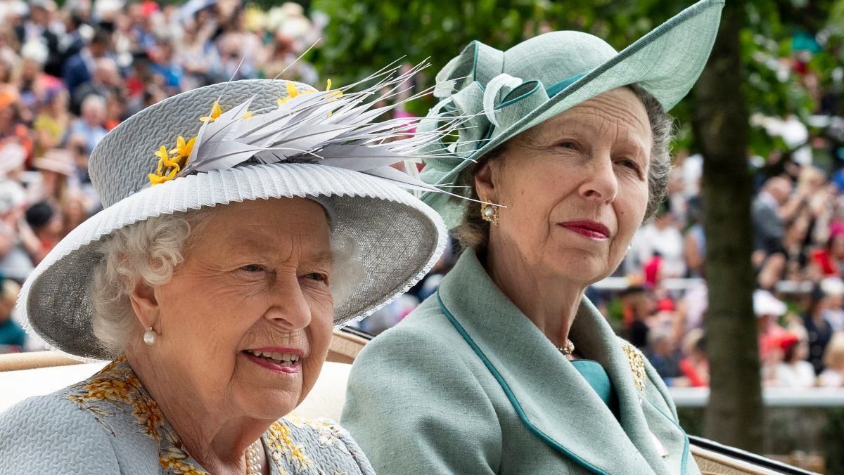 Замість гучної вечірки: донька Єлизавети ІІ обрала оригінальний сценарій для свого 70-річчя Замість гучної вечірки: донька Єлизавети ІІ обрала оригінальний сценарій для свого 70-річчя