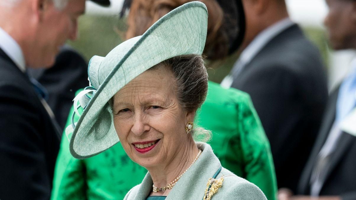 Королевский дворец поздравил принцессу Анну с днем рождения: новые фото дочери Елизаветы II Королевский дворец поздравил принцессу Анну с днем рождения: новые фото дочери Елизаветы II