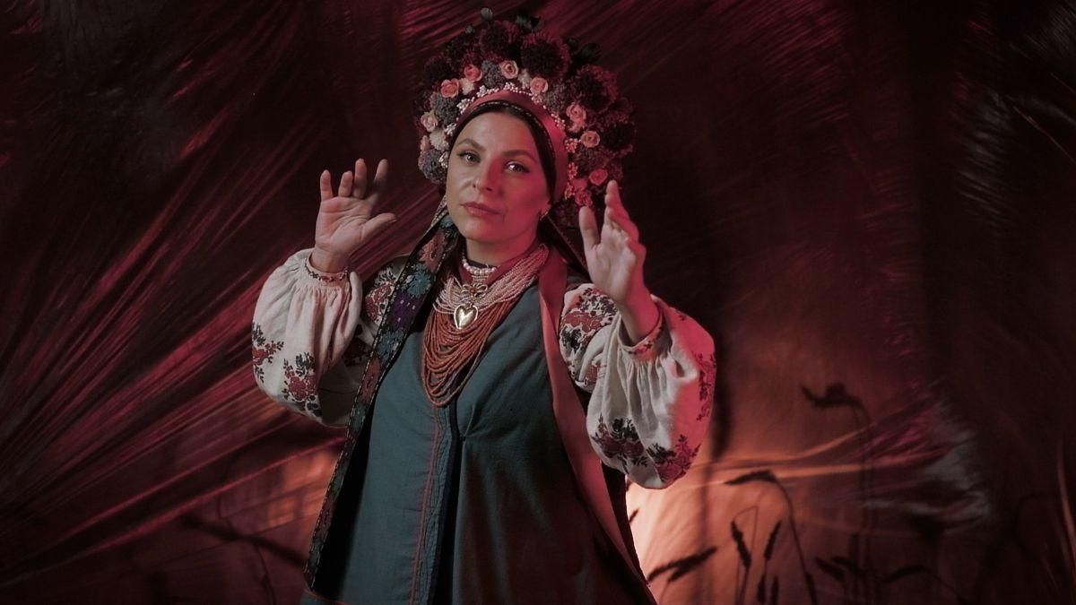 Украинская невеста из прошлого века: Оксана Муха презентовала дебютный клип – видео Украинская невеста из прошлого века: Оксана Муха презентовала дебютный клип – видео