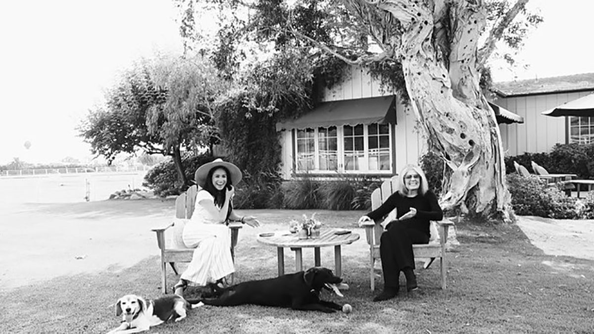 Щаслива та усміхнена Меган Маркл вперше дала інтерв'ю зі свого маєтку в Санта-Барбарі: відео Щаслива та усміхнена Меган Маркл вперше дала інтерв'ю зі свого маєтку в Санта-Барбарі: відео