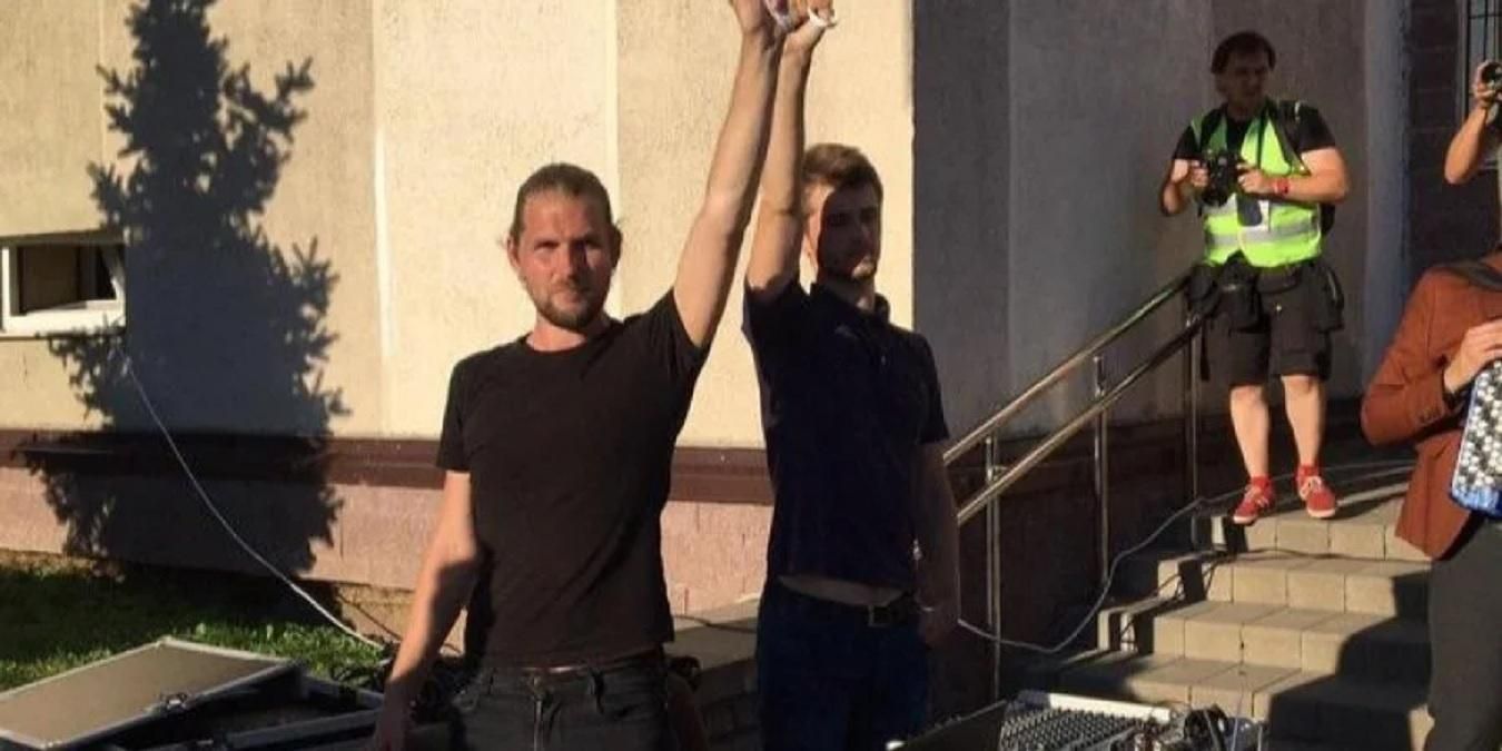 Білоруські діджеї, яких арештували за пісню "Перемен", виїхали до Литви Білоруські діджеї, яких арештували за пісню "Перемен", виїхали до Литви