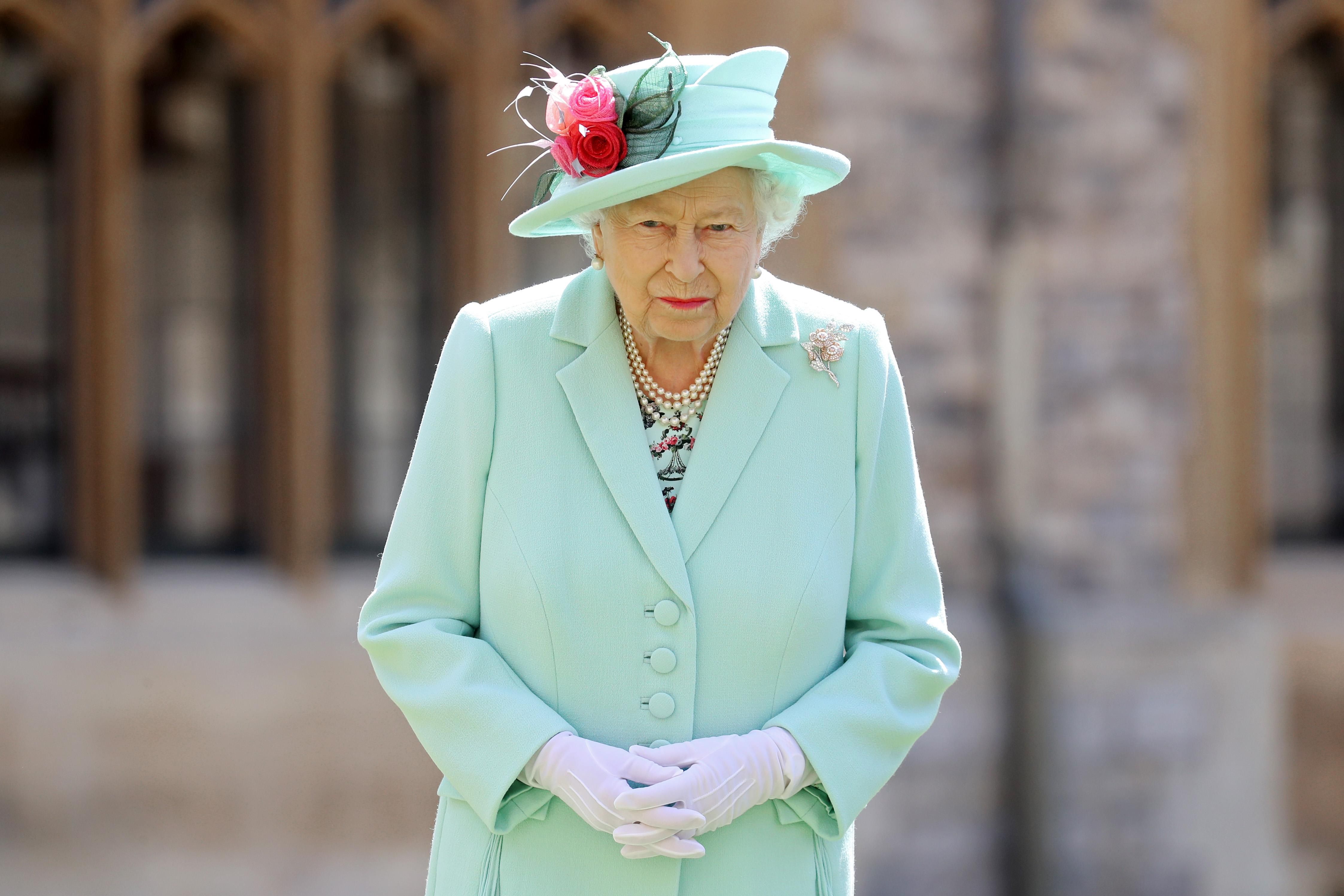 Королева повертається: після тривалої ізоляції Єлизавета II переїде у Букінгем