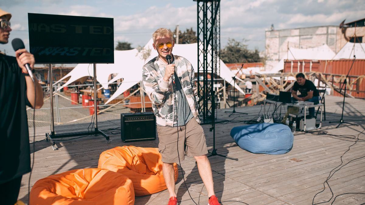 Я не разделяю эти две сферы: вокалист группы "Фиолет" Сергей Мартынюк о музыке и литературе Я не разделяю эти две сферы: вокалист группы "Фиолет" Сергей Мартынюк о музыке и литературе