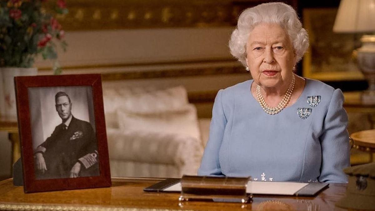 Королева Єлизавета ІІ позбавила Гарві Вайнштейна почесного звання