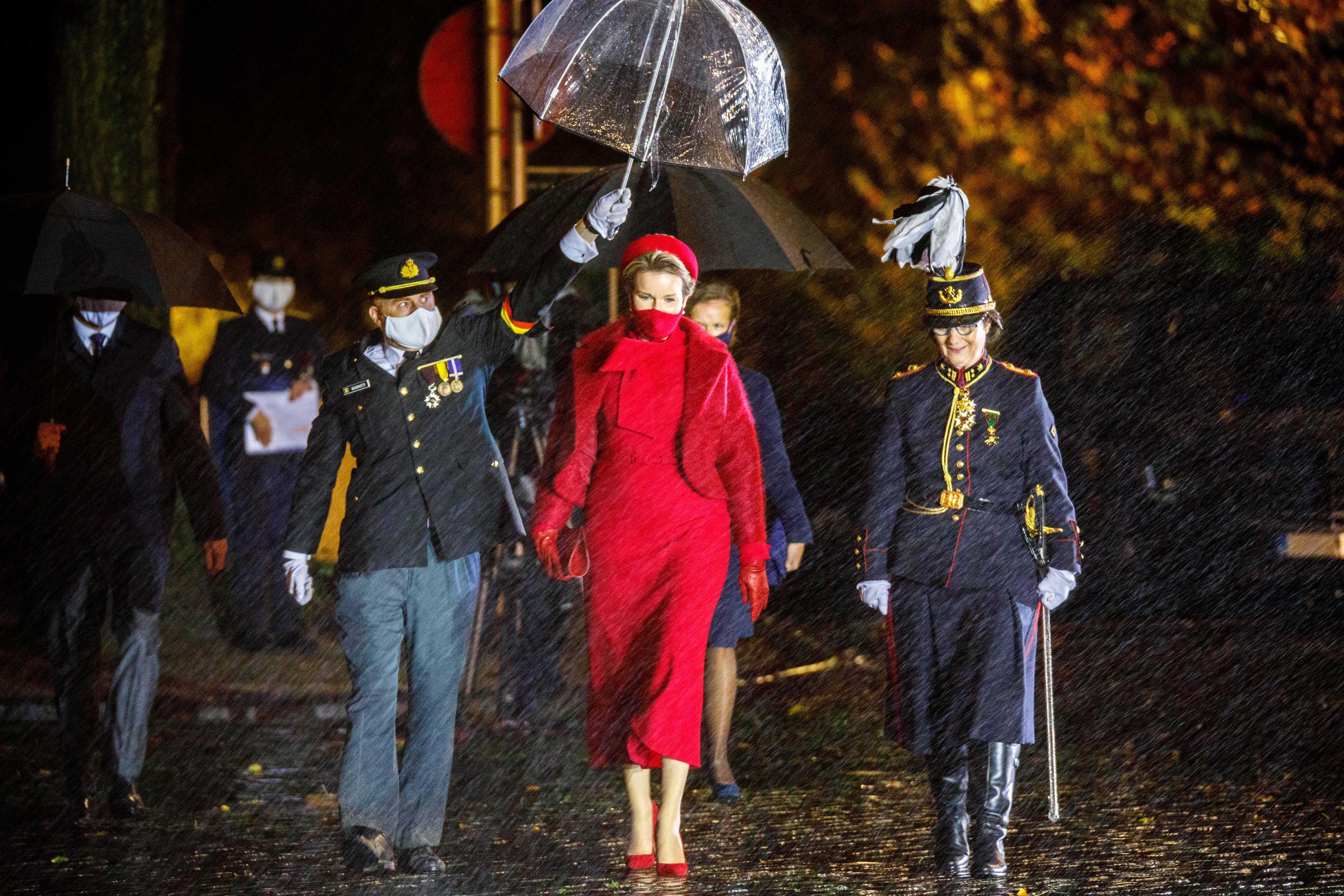 Новий тренд? Вслід за Летицією та Максимою королева Матильда обрала повністю червоний образ Новий тренд? Вслід за Летицією та Максимою королева Матильда обрала повністю червоний образ