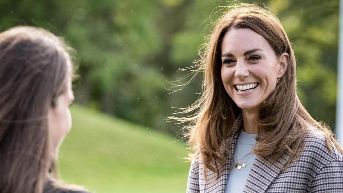 У розкішному червоному пальті: Кейт Міддлтон здійснила новий бездоганний вихід У розкішному червоному пальті: Кейт Міддлтон здійснила новий бездоганний вихід