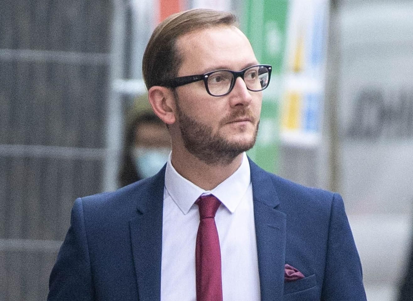 Слуга королеви Єлизавети II обікрав Букінгемський палац: деталі Слуга королеви Єлизавети II обікрав Букінгемський палац: деталі