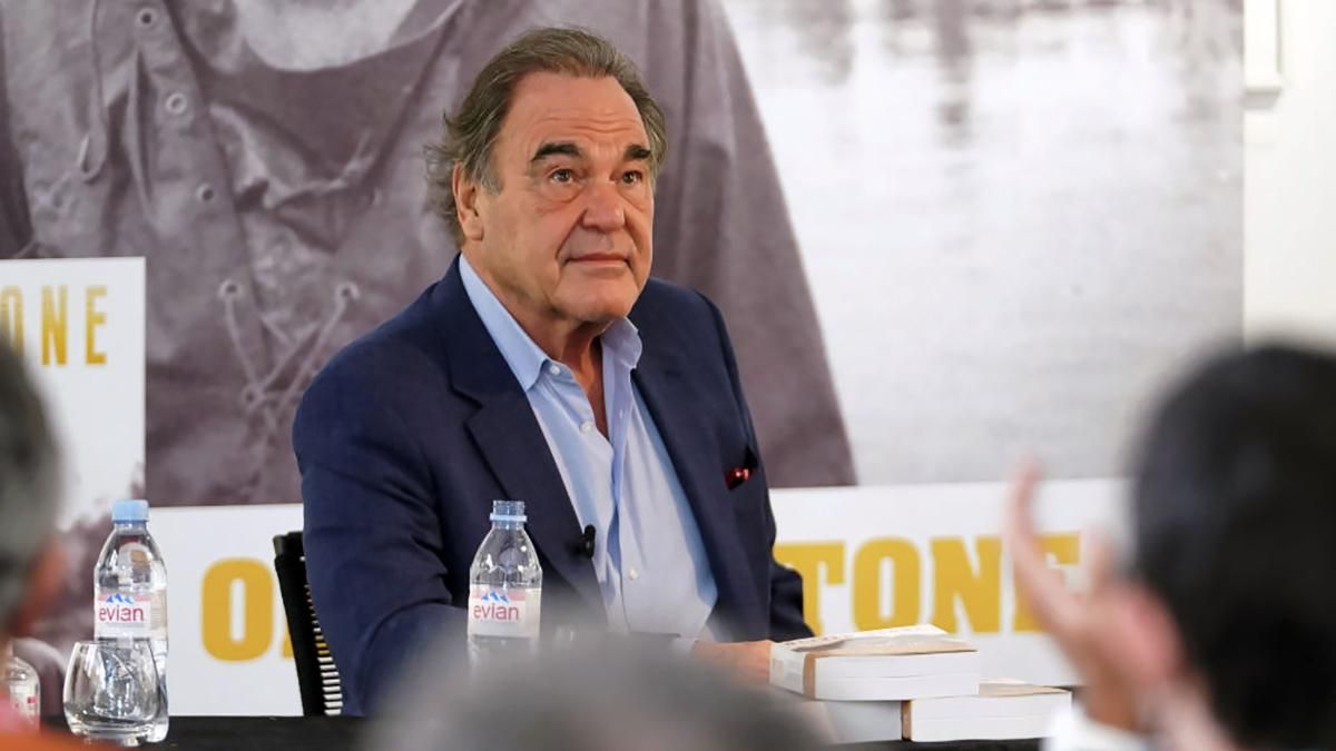 Олівер Стоун зробив щеплення Спутник V Олівер Стоун зробив щеплення Спутник V