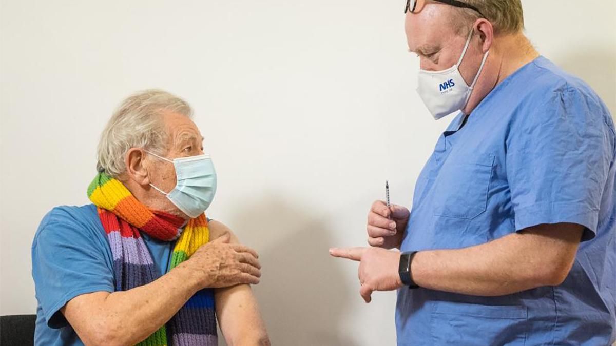 Ієн Маккеллен вакцинувався від COVID-19 Ієн Маккеллен вакцинувався від COVID-19