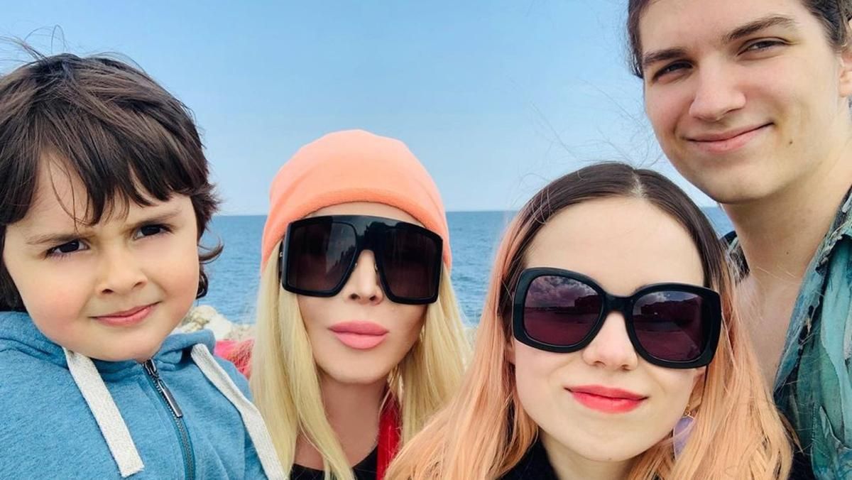 Ірина Білик з сім'єю Ірина Білик з сім'єю