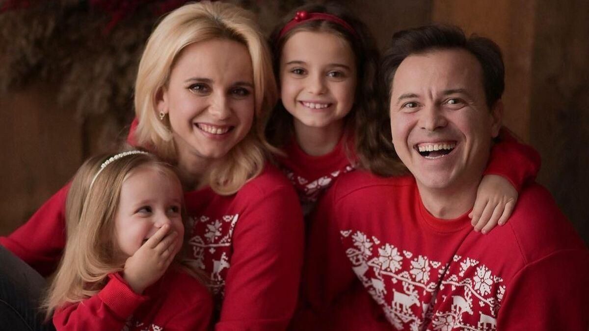 Лілія Ребрик з чоловіком та дітьми Лілія Ребрик з чоловіком та дітьми