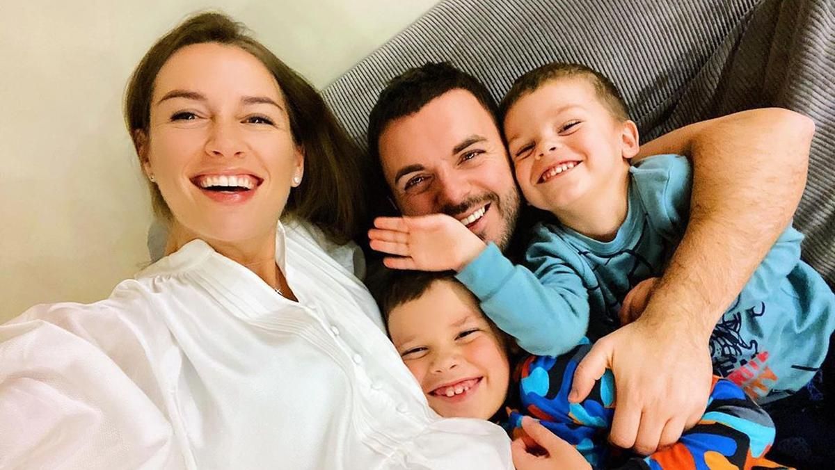 Григорій Решетник привітав з Різдвом: фото з дружиною і синами Григорій Решетник привітав з Різдвом: фото з дружиною і синами