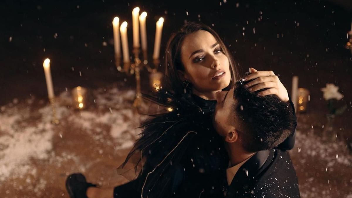 Холостячка: Александр Эллерт намекнул на беременность Ксении Мишиной Холостячка: Александр Эллерт намекнул на беременность Ксении Мишиной