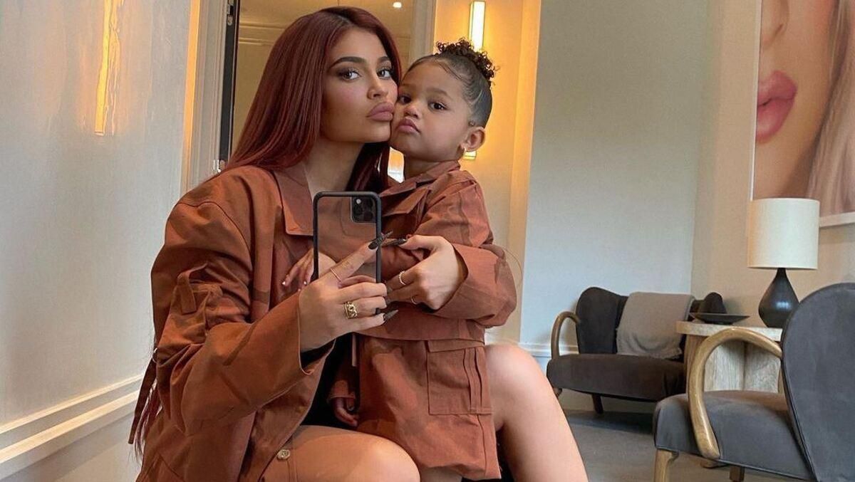 Кайлі Дженнер показала зворушливе фото доньки, неопубліковане раніше Кайлі Дженнер показала зворушливе фото доньки, неопубліковане раніше