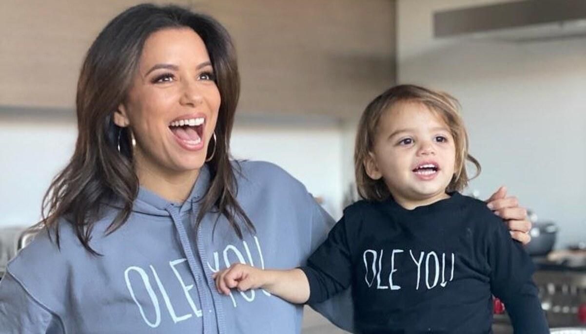 В пижамах: Ева Лонгория показала семейный образ с сыном – нежные фото В пижамах: Ева Лонгория показала семейный образ с сыном – нежные фото