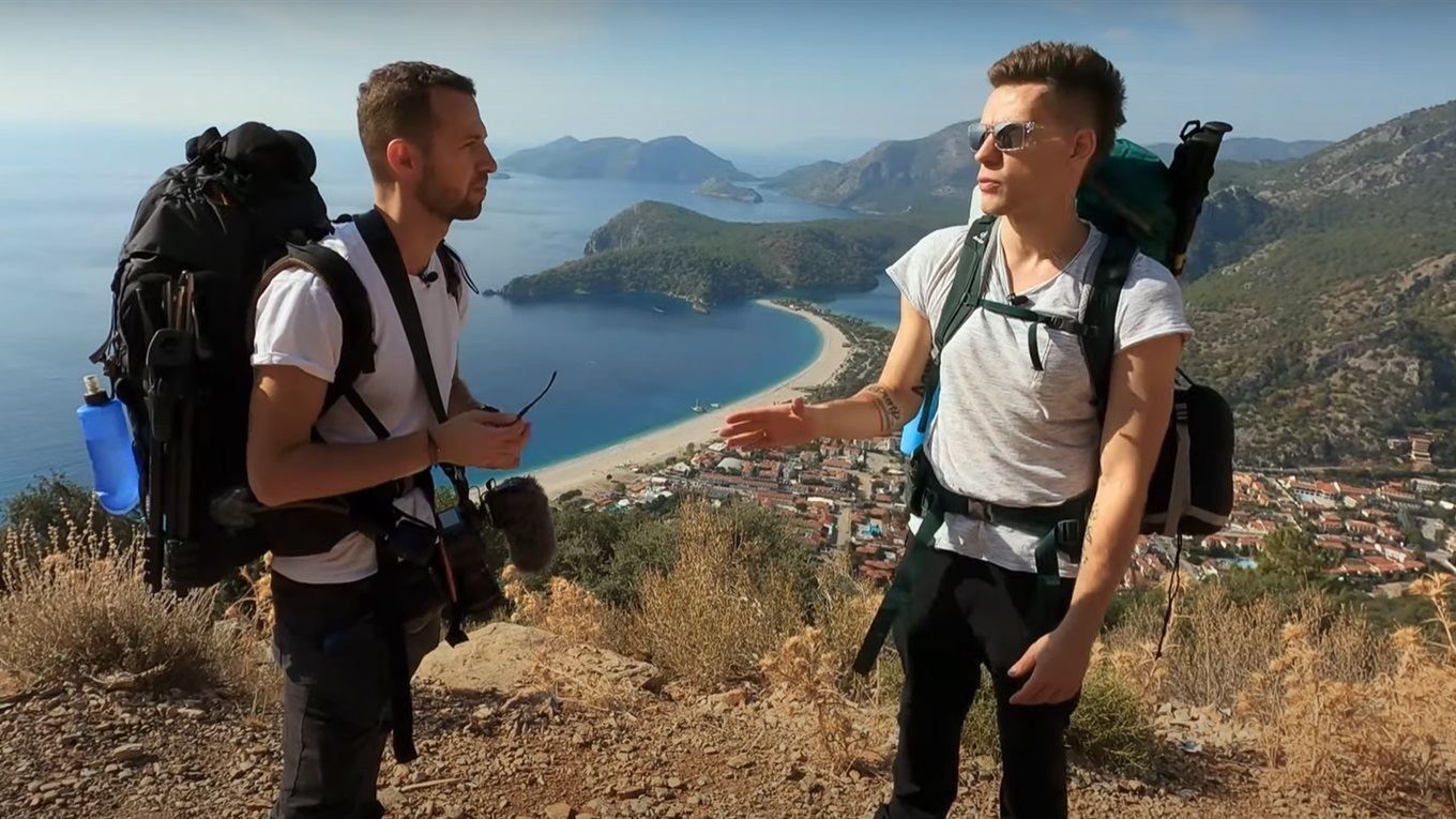 Птушкін – Дудь: ведучий розповів про окупований Луганськ і рідних Птушкін – Дудь: ведучий розповів про окупований Луганськ і рідних