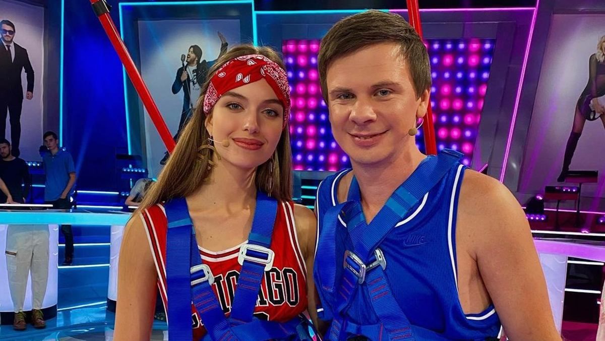 Дмитрий Комаров покорил зимним фото с женой Дмитрий Комаров покорил зимним фото с женой