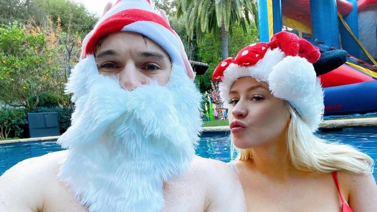 У басейні: Крістіна Агілера показала, як відпочиває з бойфрендом У басейні: Крістіна Агілера показала, як відпочиває з бойфрендом