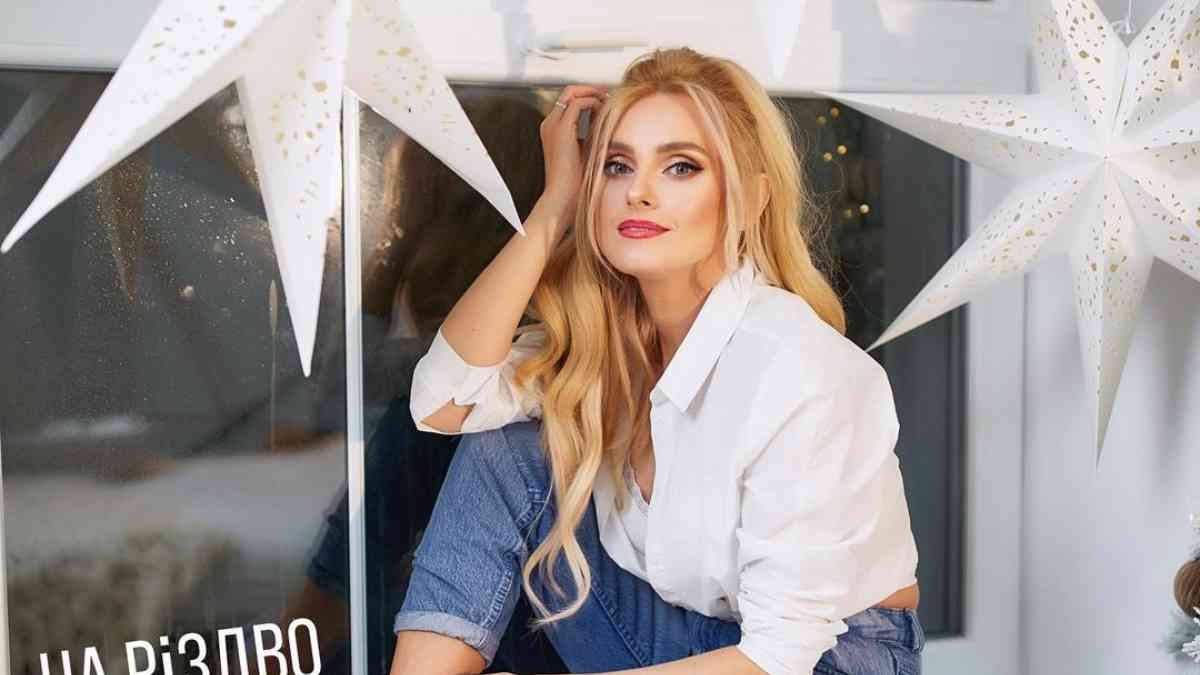 Ирина Федишин показала обольстительный новогодний образ: фото Ирина Федишин показала обольстительный новогодний образ: фото