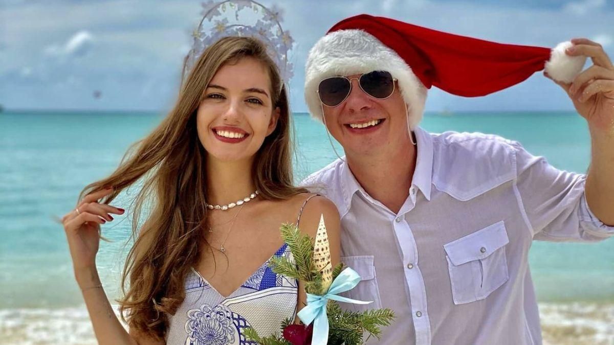 Дмитро Комаров з дружиною привітали з прийдешнім Новим роком Дмитро Комаров з дружиною привітали з прийдешнім Новим роком