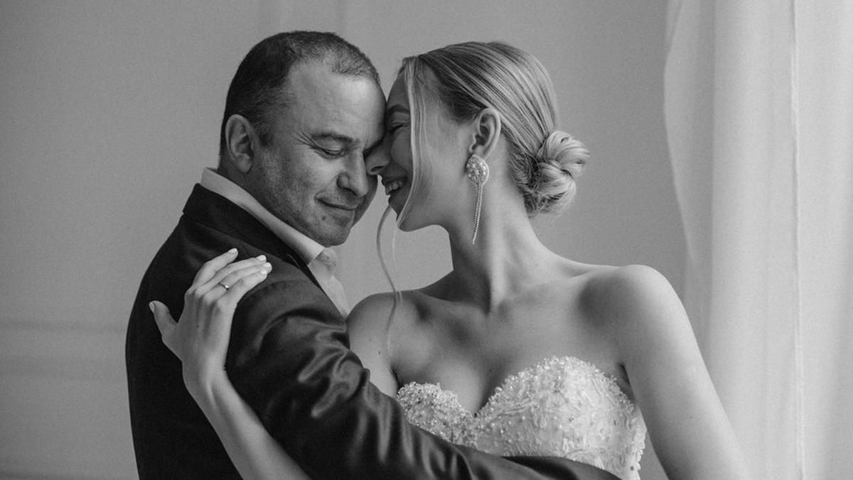 Виктор Павлик празднует 55-летие: как поздравила молодая жена Виктор Павлик празднует 55-летие: как поздравила молодая жена