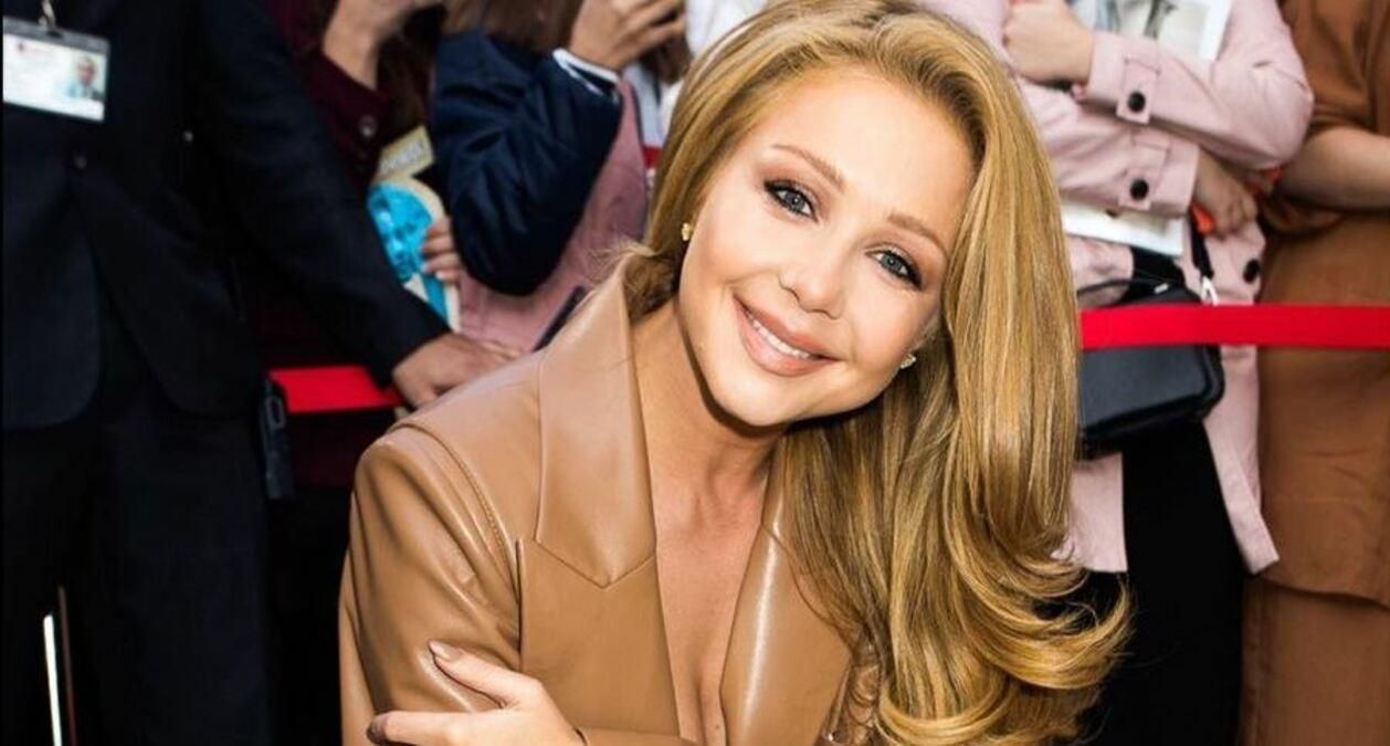 В оливковій сукні: Тіна Кароль показала бездоганний образ – фото В оливковій сукні: Тіна Кароль показала бездоганний образ – фото