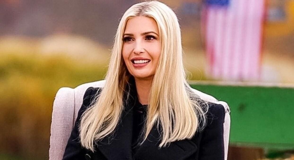 У чорному пальті: Іванка Трамп показала вишуканий образ – фото У чорному пальті: Іванка Трамп показала вишуканий образ – фото