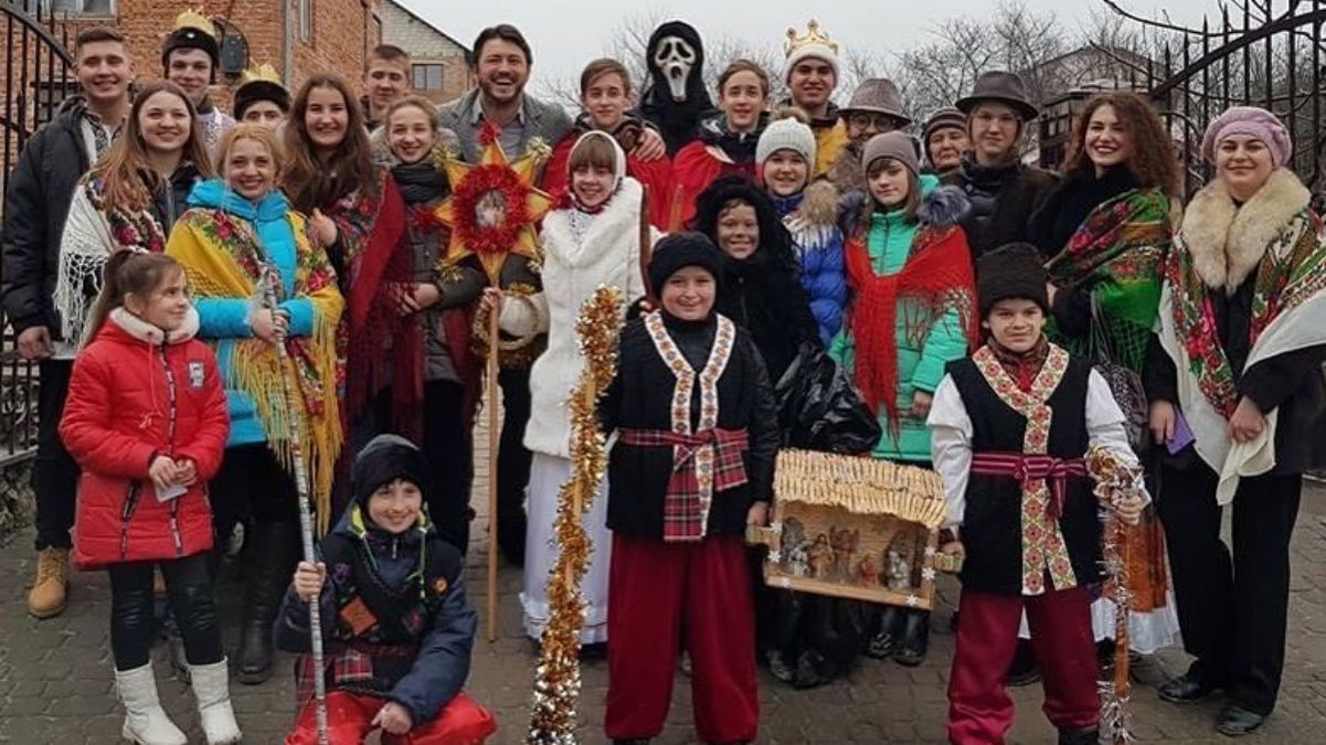 З вертепом: Сергій Притула показав архівне різдвяне фото З вертепом: Сергій Притула показав архівне різдвяне фото