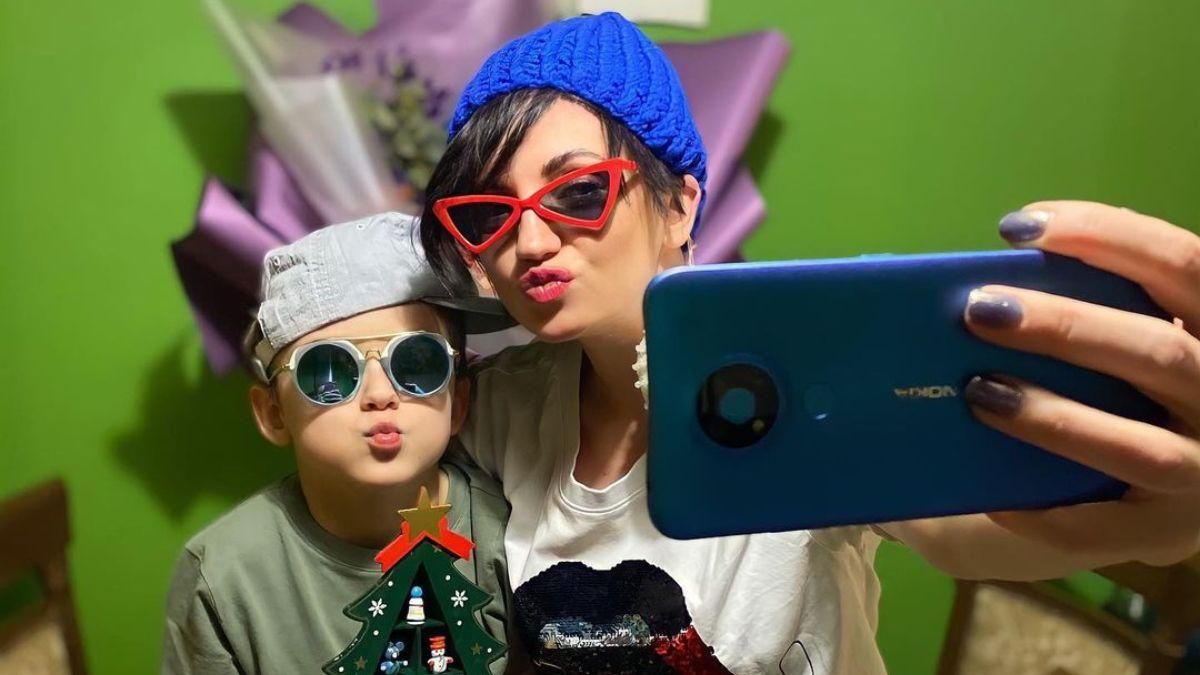 Оля Цибульська замилувала мережу кумедними новорічними селфі з сином Оля Цибульська замилувала мережу кумедними новорічними селфі з сином