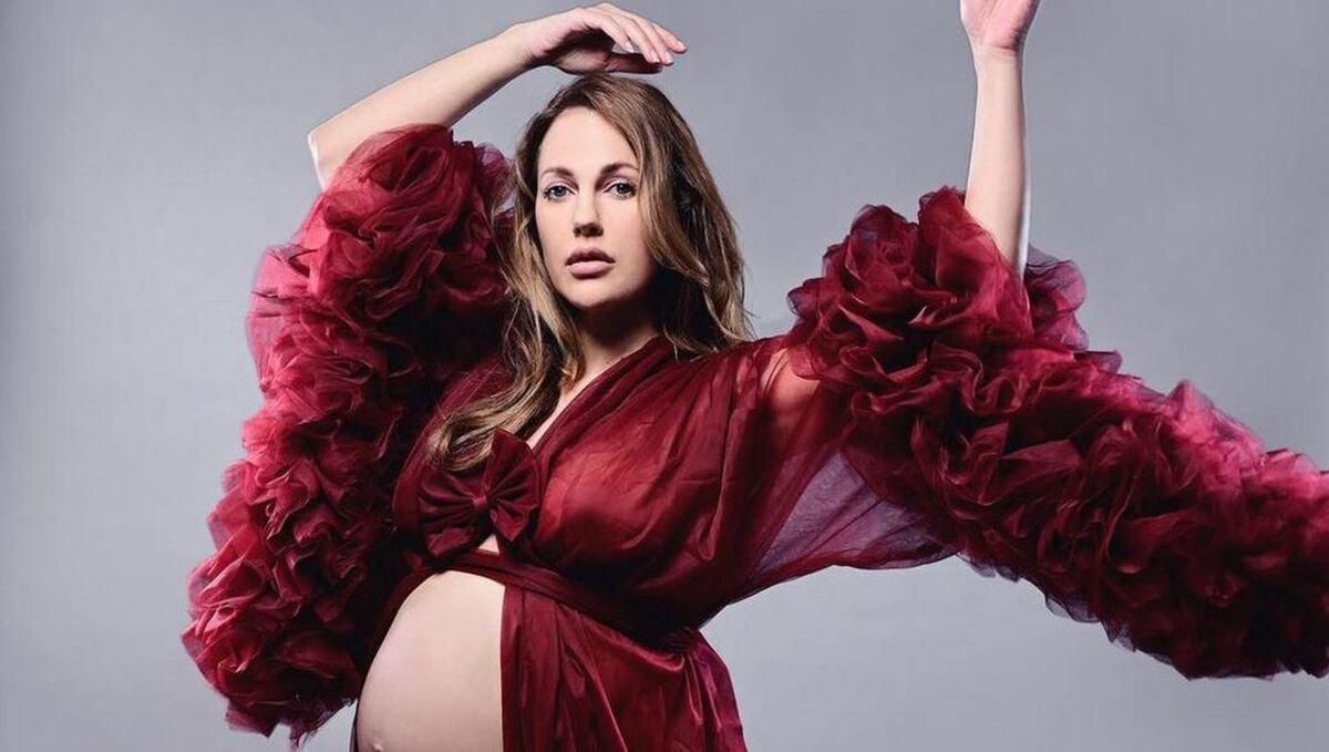 Зірка Роксолани Мер'єм Узерлі стала мамою вдруге: перші фото Зірка Роксолани Мер'єм Узерлі стала мамою вдруге: перші фото