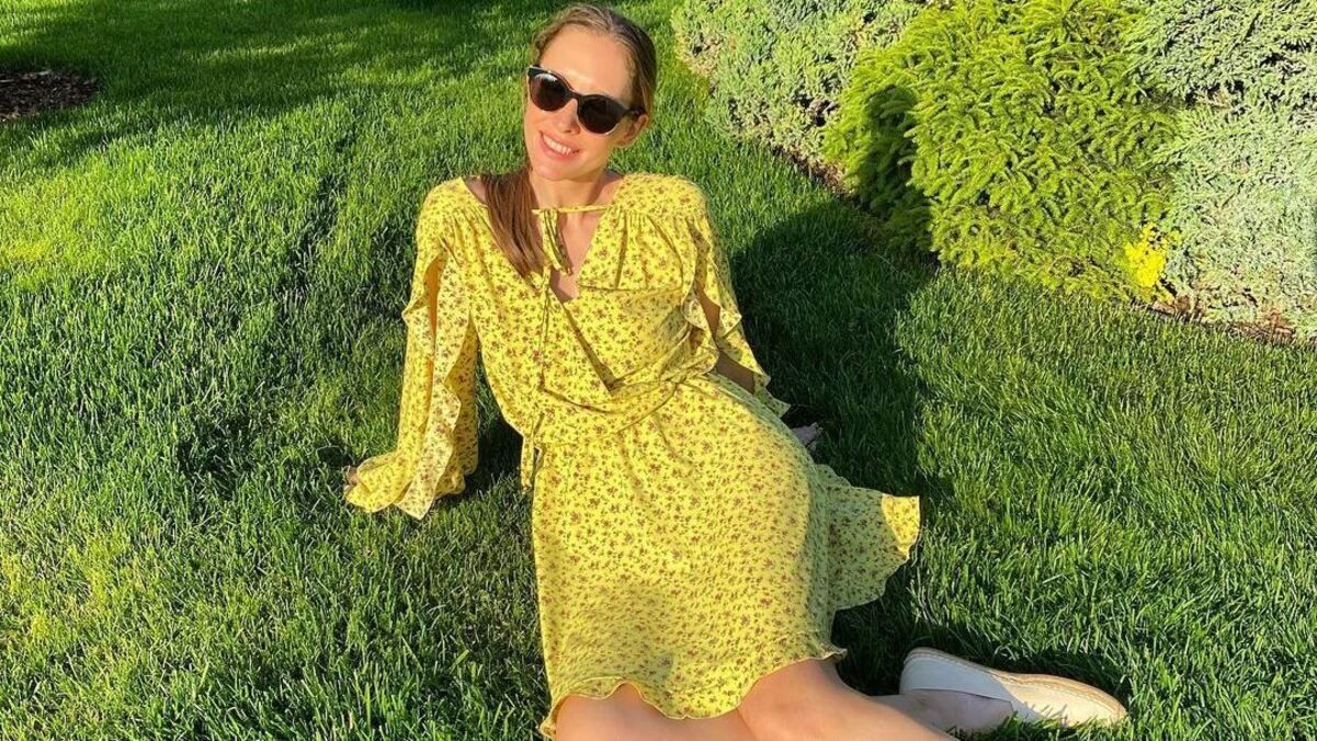 Катя Осадча замилувала мережу в сукні: нове яскраве фото з Дубаї Катя Осадча замилувала мережу в сукні: нове яскраве фото з Дубаї