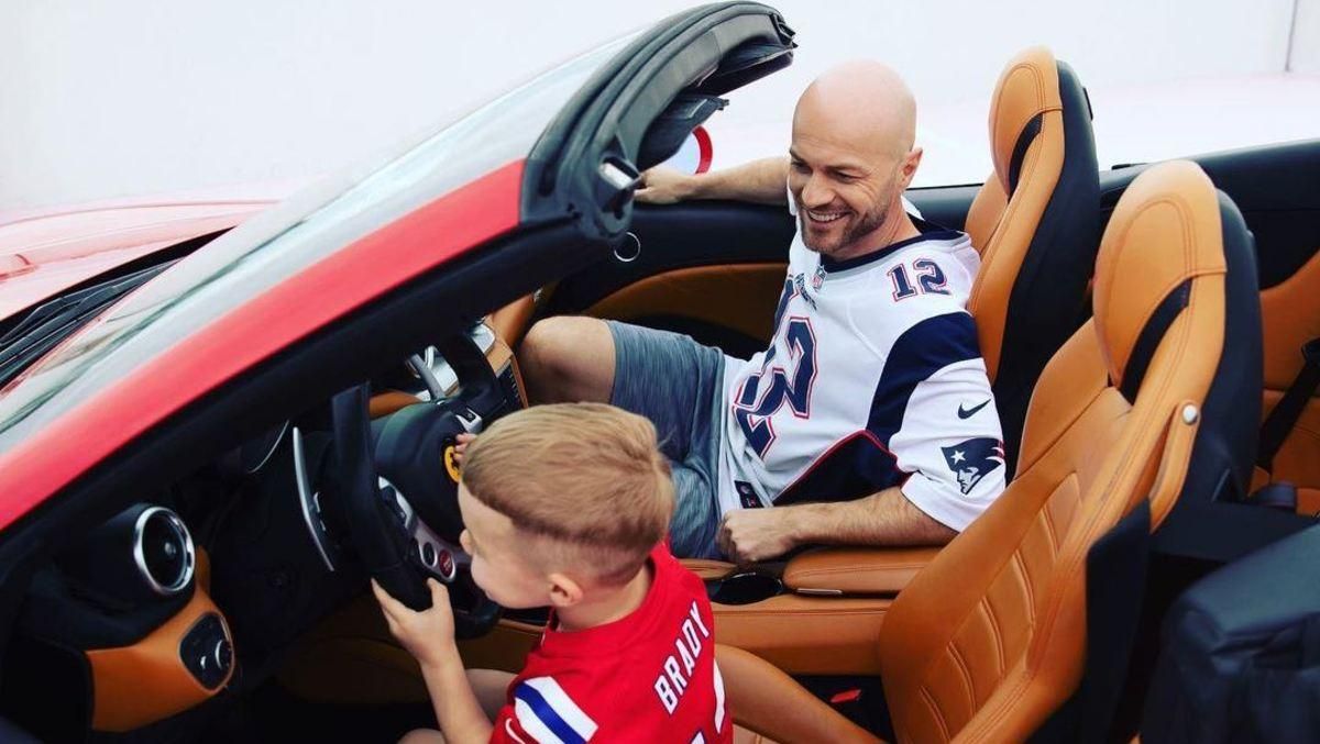 В автомобілі: Влад Яма поділився новими світлинами з сином за кермом В автомобілі: Влад Яма поділився новими світлинами з сином за кермом