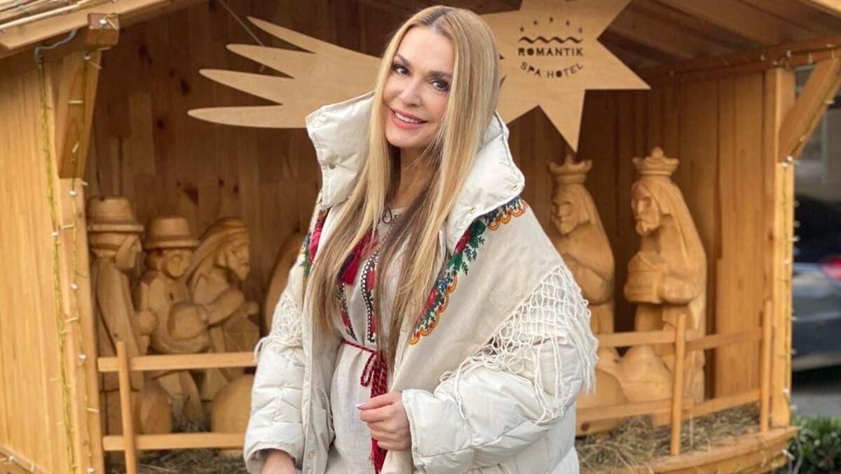 В вышиванке и с платком: Ольга Сумская очаровала сеть образом – фото В вышиванке и с платком: Ольга Сумская очаровала сеть образом – фото