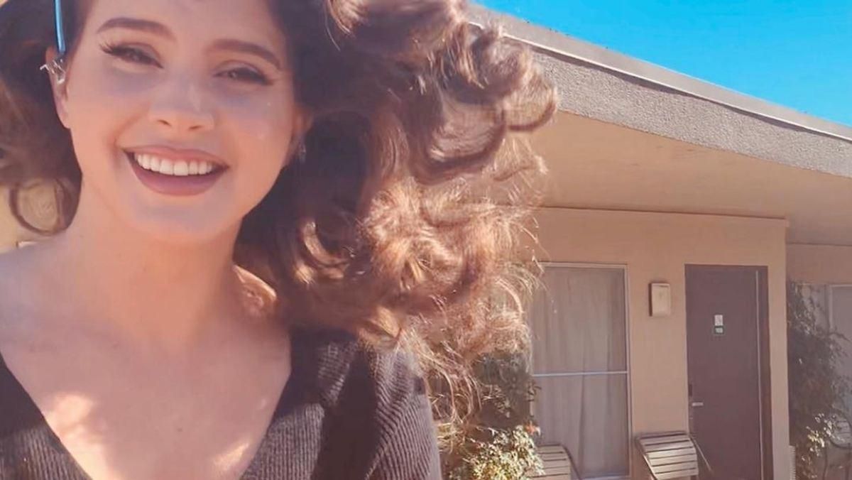 После долгой паузы: Лана Дель Рей представила новый музыкальный клип в стиле ретро После долгой паузы: Лана Дель Рей представила новый музыкальный клип в стиле ретро