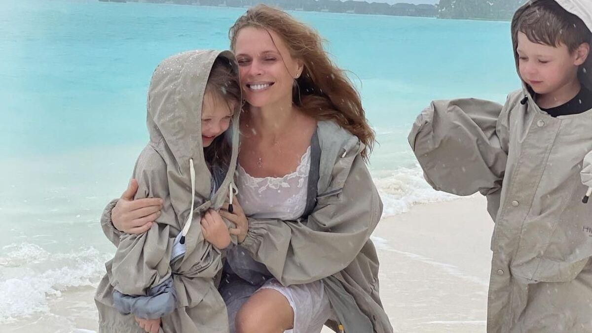 Ольга Фреймут показала младших детей: фото на берегу океана Ольга Фреймут показала младших детей: фото на берегу океана