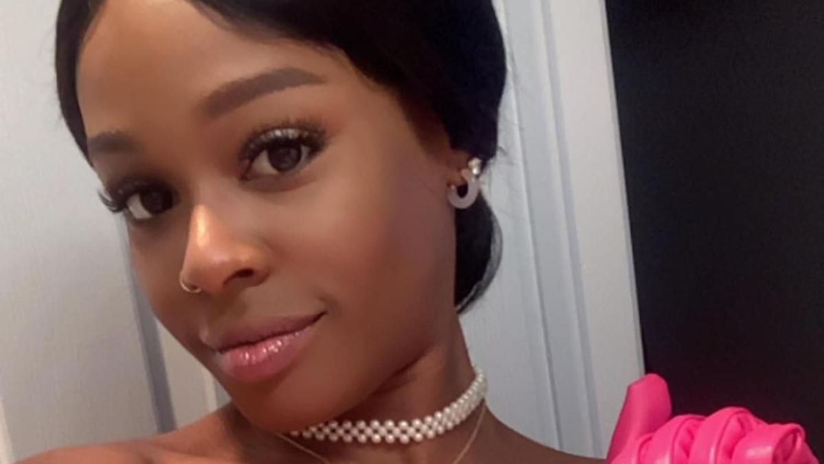 Реперка Азелия Бэнкс раскопала и сварила мертвого кота 18+ Реперка Азелия Бэнкс раскопала и сварила мертвого кота 18+