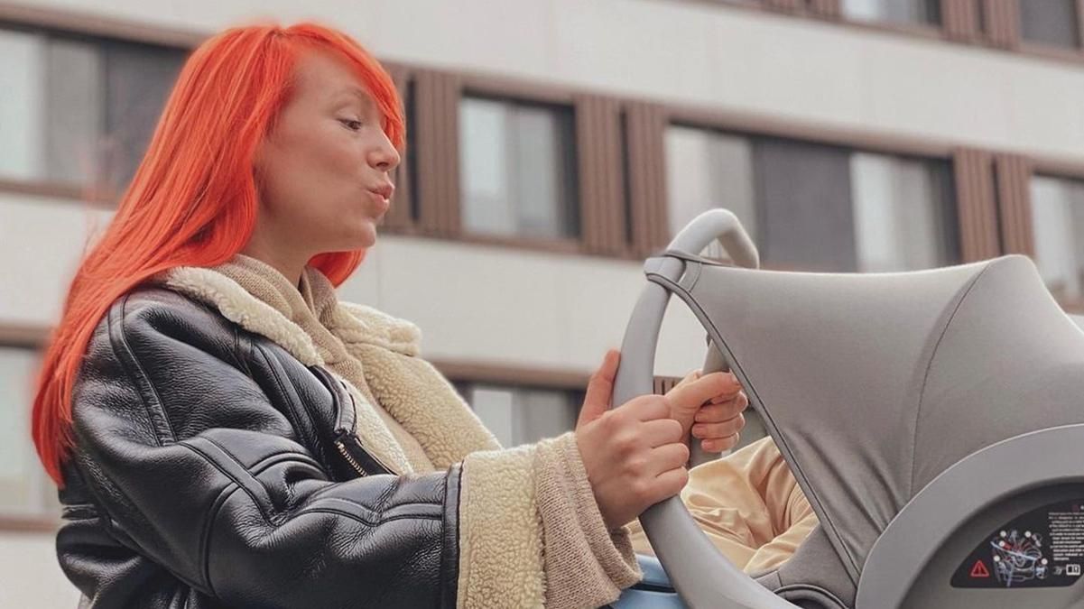 Светлана Тарабарова показала зимнюю прогулку с дочкой: фото Светлана Тарабарова показала зимнюю прогулку с дочкой: фото