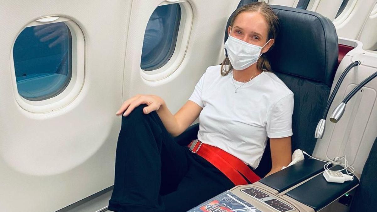 Катя Осадча показала повсякденний образ в літаку: фото Катя Осадча показала повсякденний образ в літаку: фото