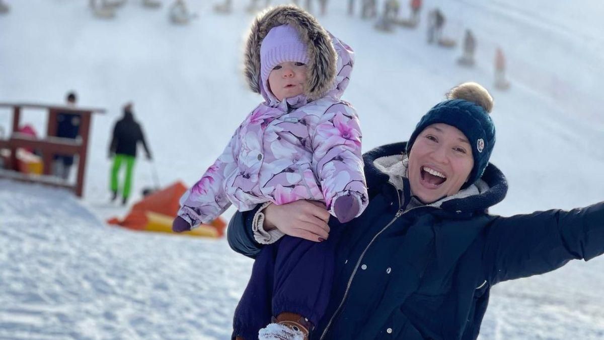 Наталка Карпа показала зимние развлечения с дочкой: фото Наталка Карпа показала зимние развлечения с дочкой: фото