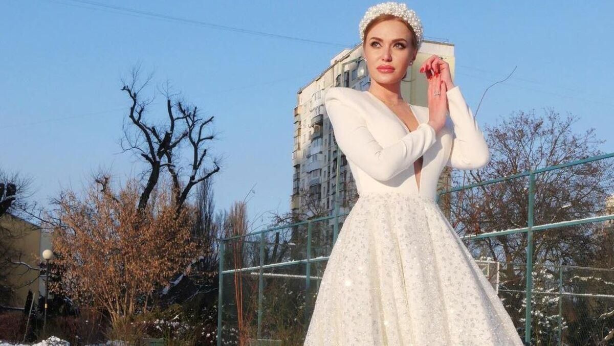 Слава Камінська підкорила фото в розкішній білій сукні