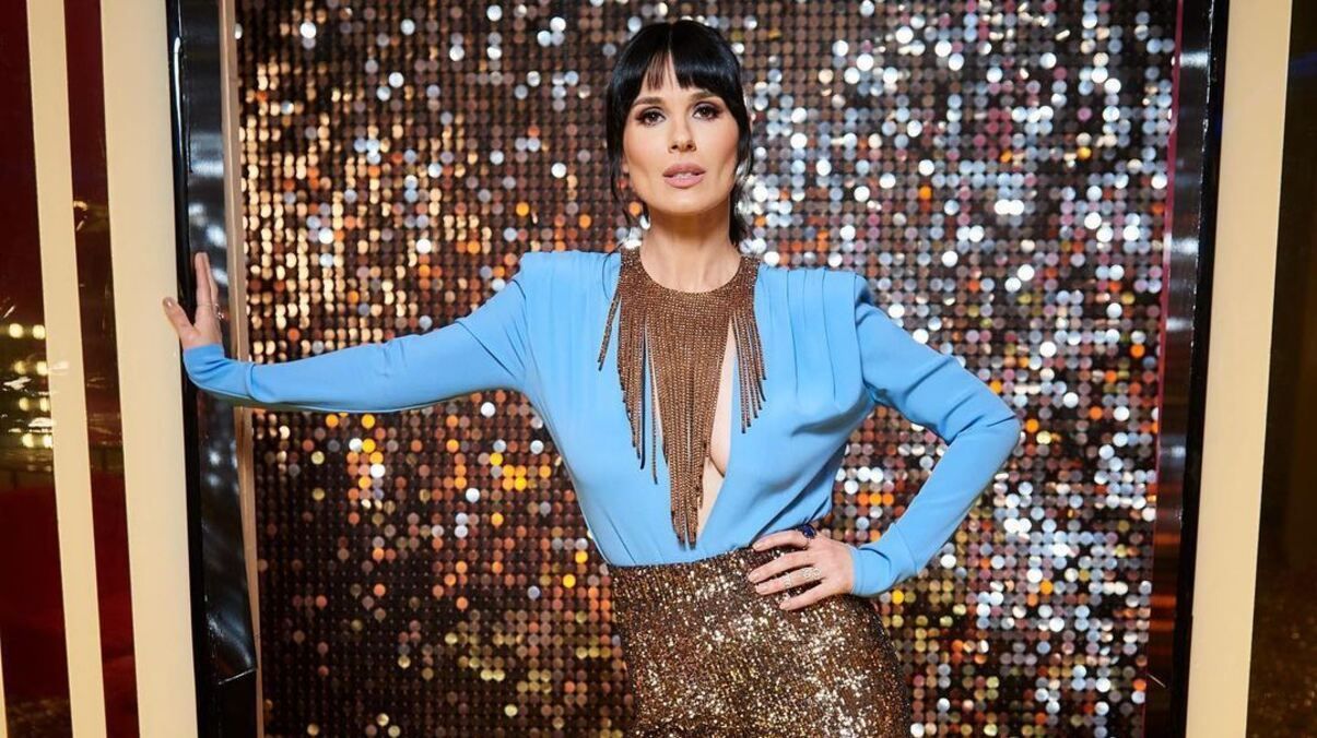 Стійка на голові на снігу: Маша Єфросиніна покепкувала з відпочинку Монатіка – відео Стійка на голові на снігу: Маша Єфросиніна покепкувала з відпочинку Монатіка – відео