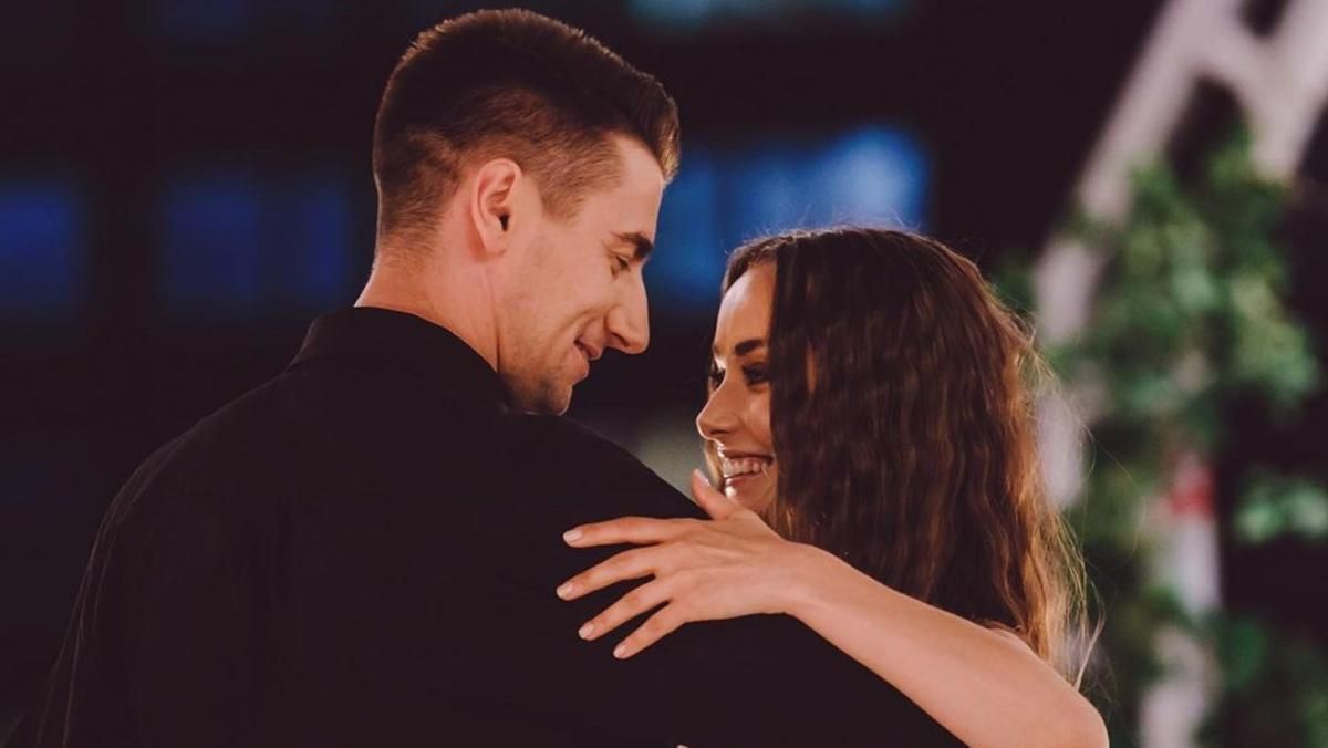 Холостячка: Олександр Еллерт і Ксенія Мішина показали дитячі фото Холостячка: Олександр Еллерт і Ксенія Мішина показали дитячі фото