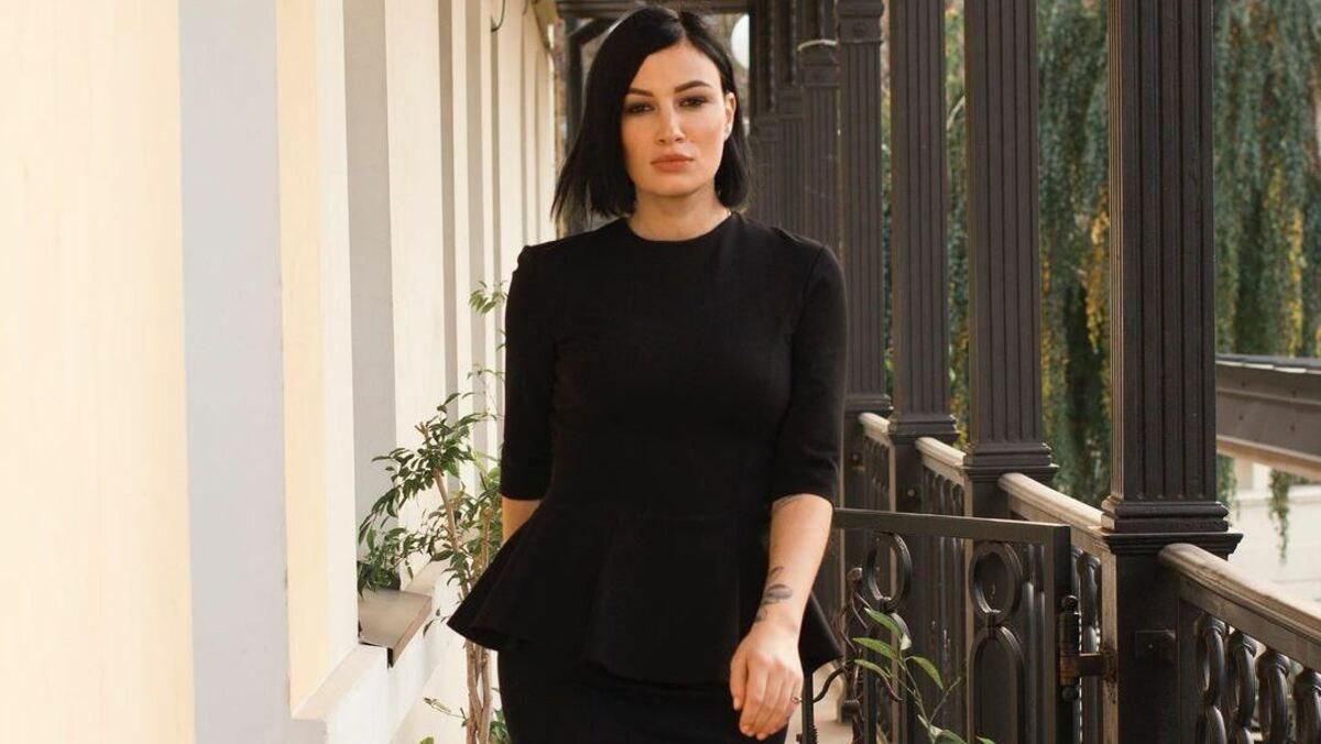 Анастасія Приходько пригадала сукню від Сергія Єрмакова Анастасія Приходько пригадала сукню від Сергія Єрмакова