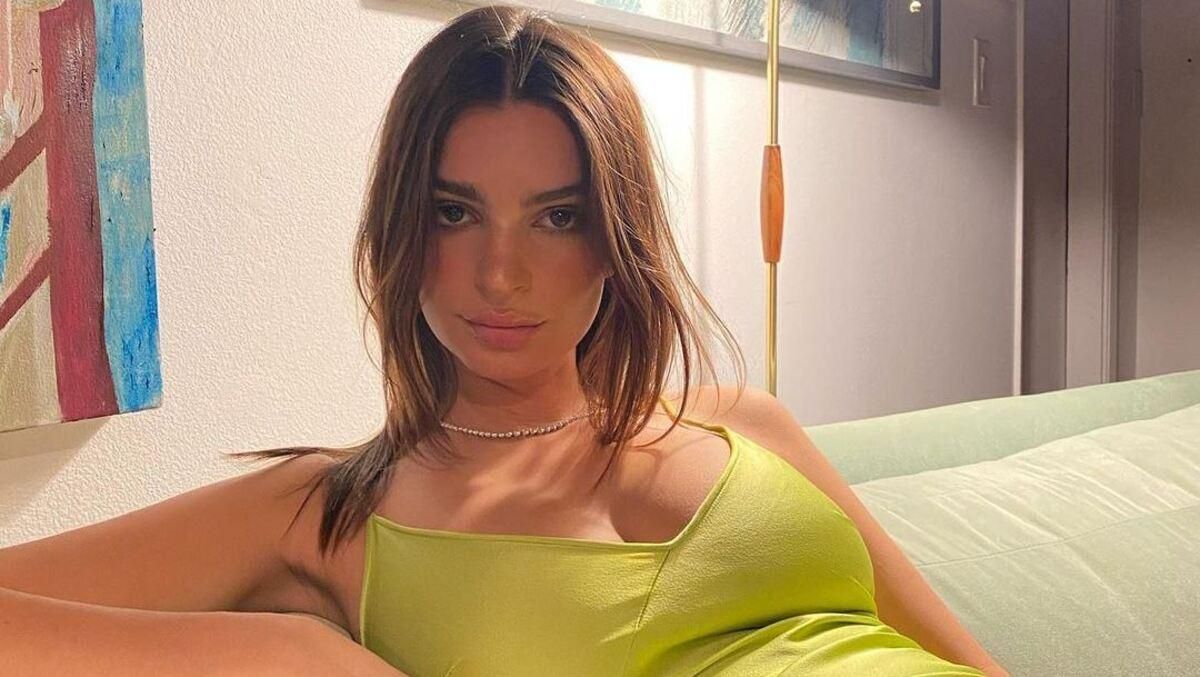 Эмили Ратаковски опровергла, что увеличила губы во время беременности Эмили Ратаковски опровергла, что увеличила губы во время беременности