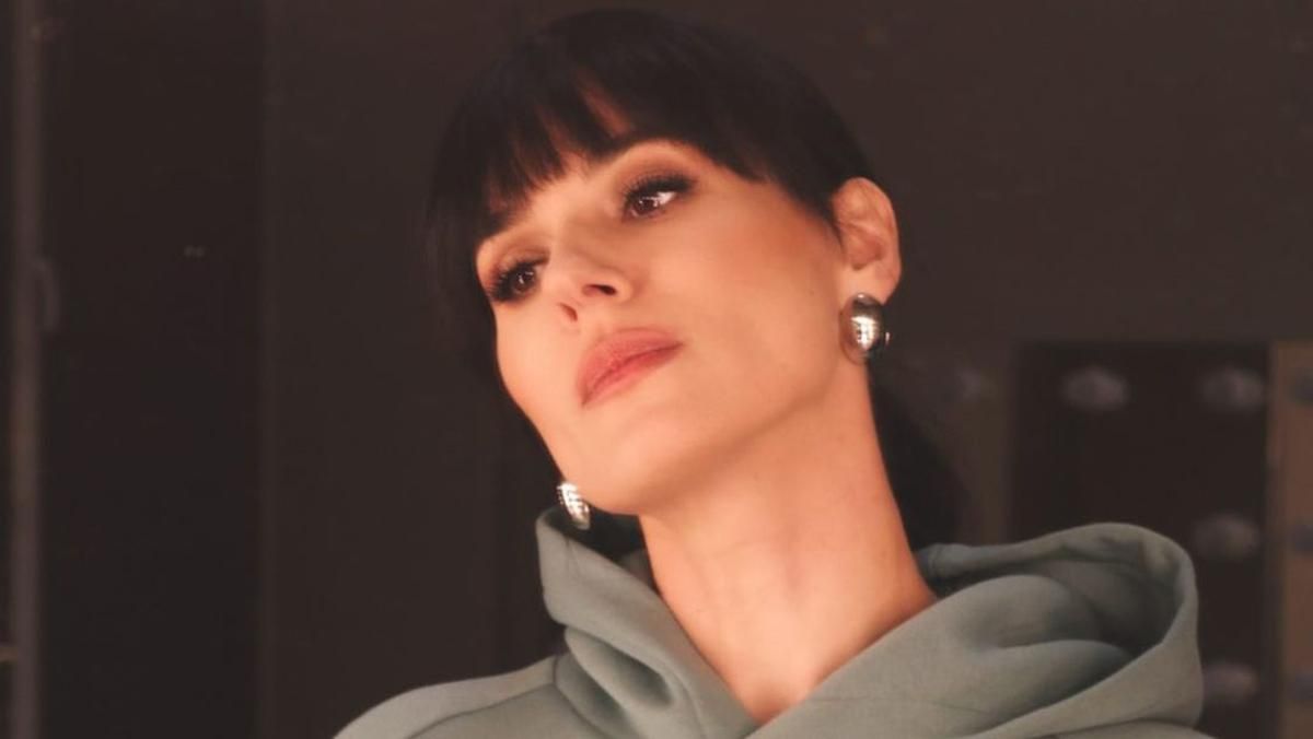 Маша Ефросинина надела бюстгальтер поверх топа: дерзкий образ Маша Ефросинина надела бюстгальтер поверх топа: дерзкий образ