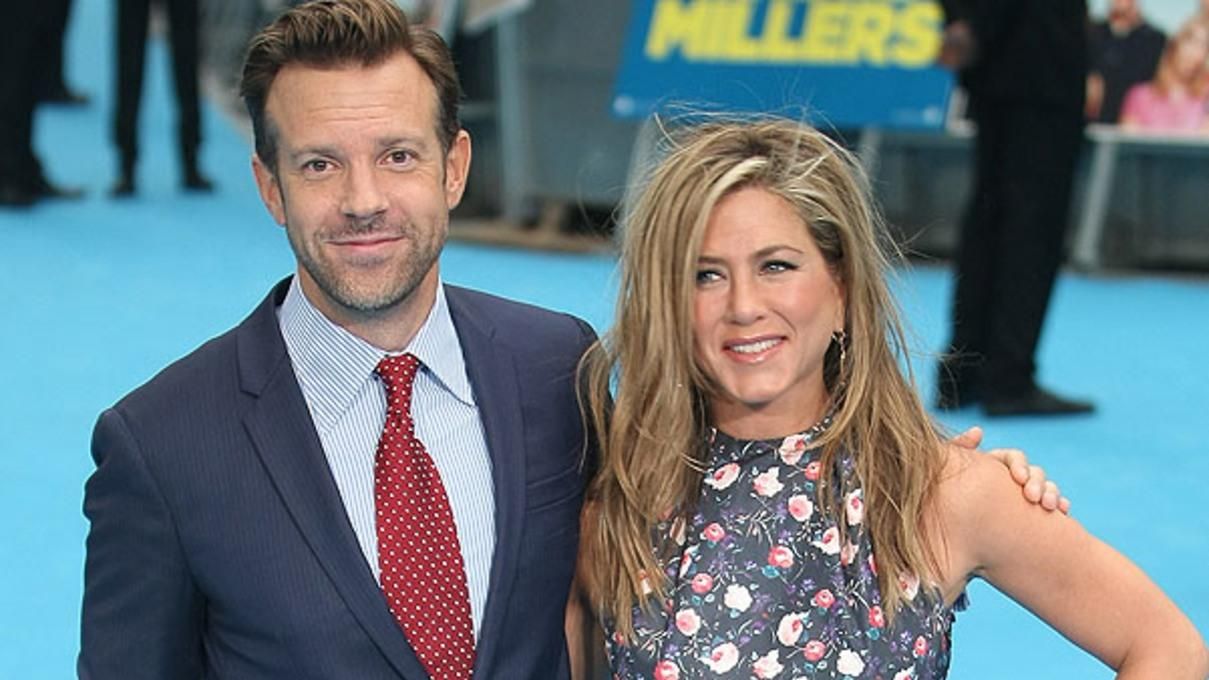 Была опорой: Дженнифер Энистон поддержала одинокого Джейсона Судейкиса Была опорой: Дженнифер Энистон поддержала одинокого Джейсона Судейкиса