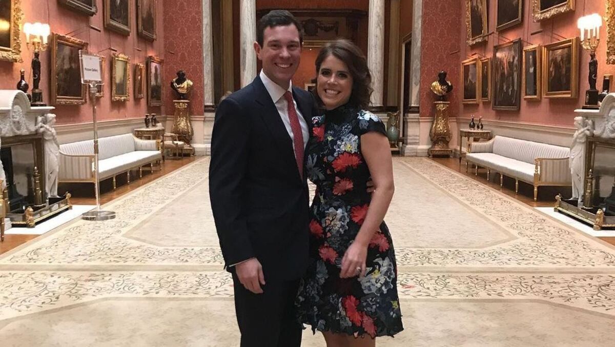 Принцесса Евгения показала фото с помолвки, неопубликованное раньше Принцесса Евгения показала фото с помолвки, неопубликованное раньше